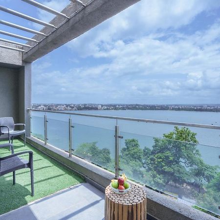 Grey Stone - Lakefront Penthouse Family Rooms Kolhapur Exteriör bild