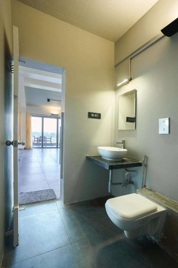 Grey Stone - Lakefront Penthouse Family Rooms Kolhapur Exteriör bild