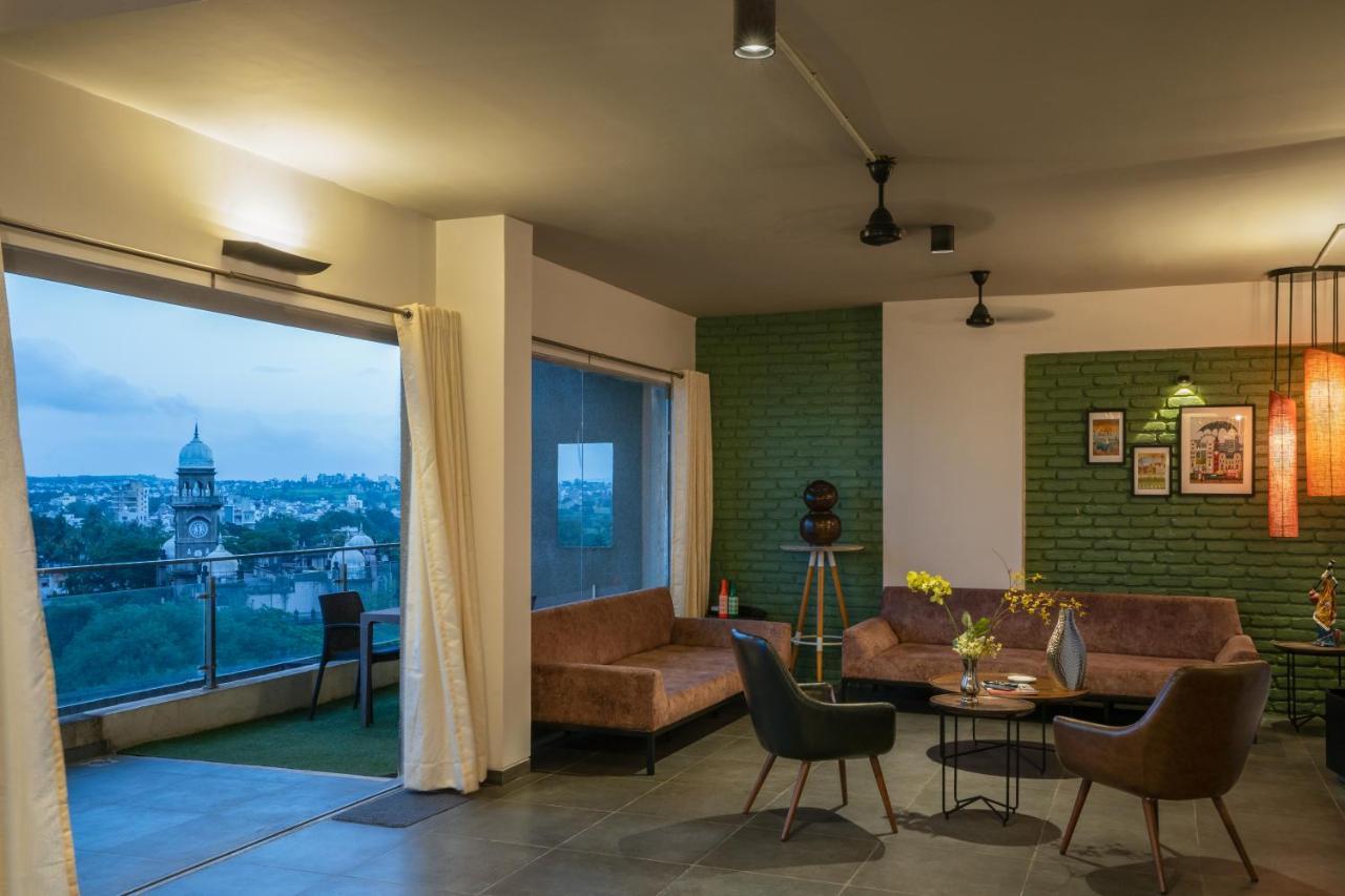 Grey Stone - Lakefront Penthouse Family Rooms Kolhapur Exteriör bild