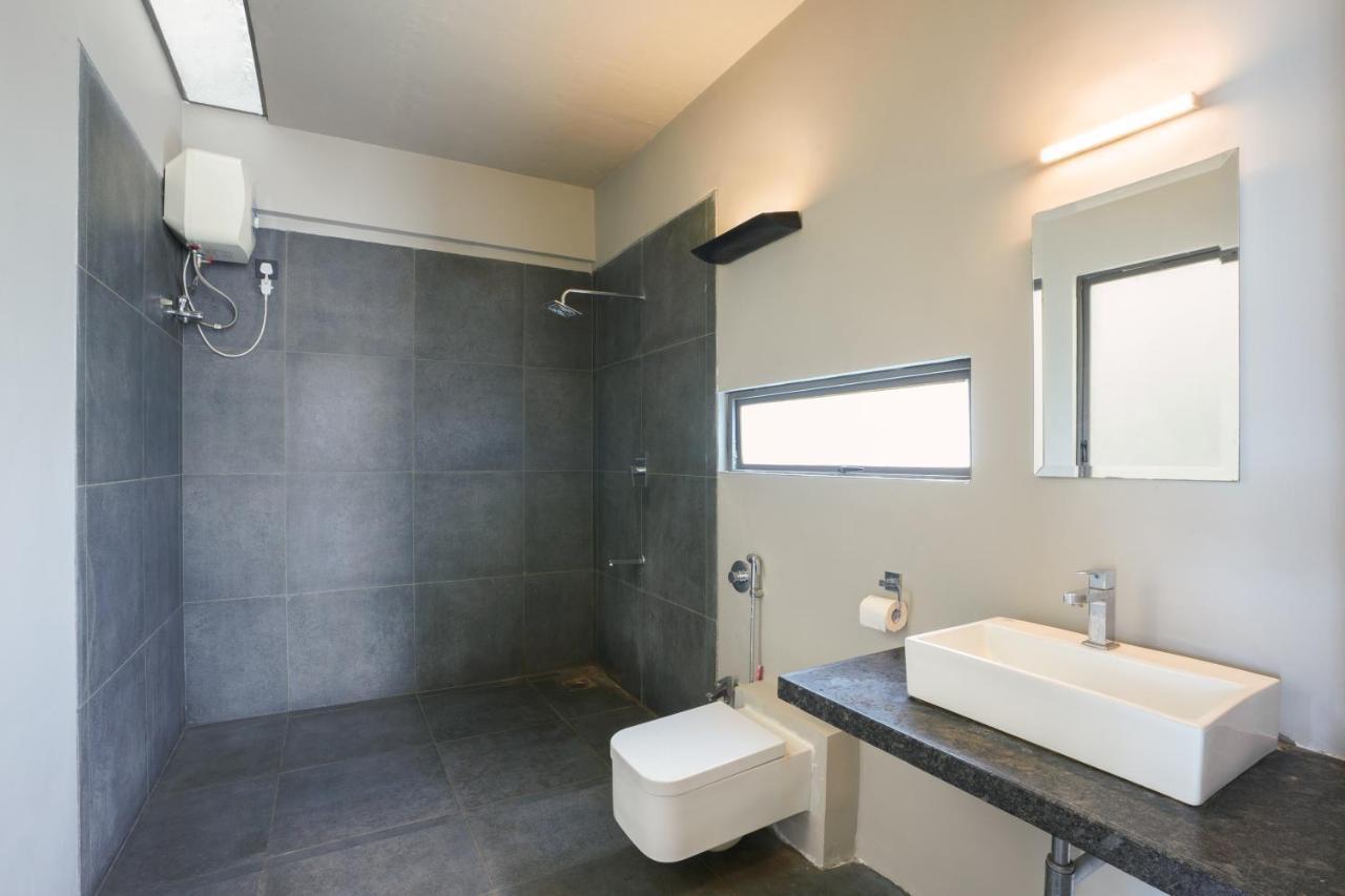 Grey Stone - Lakefront Penthouse Family Rooms Kolhapur Exteriör bild