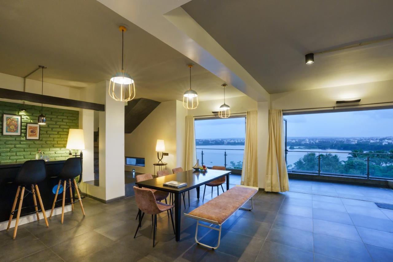 Grey Stone - Lakefront Penthouse Family Rooms Kolhapur Exteriör bild