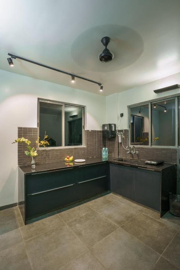 Grey Stone - Lakefront Penthouse Family Rooms Kolhapur Exteriör bild