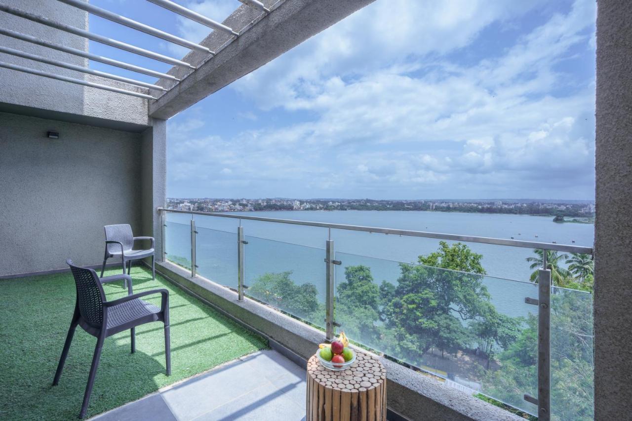 Grey Stone - Lakefront Penthouse Family Rooms Kolhapur Exteriör bild