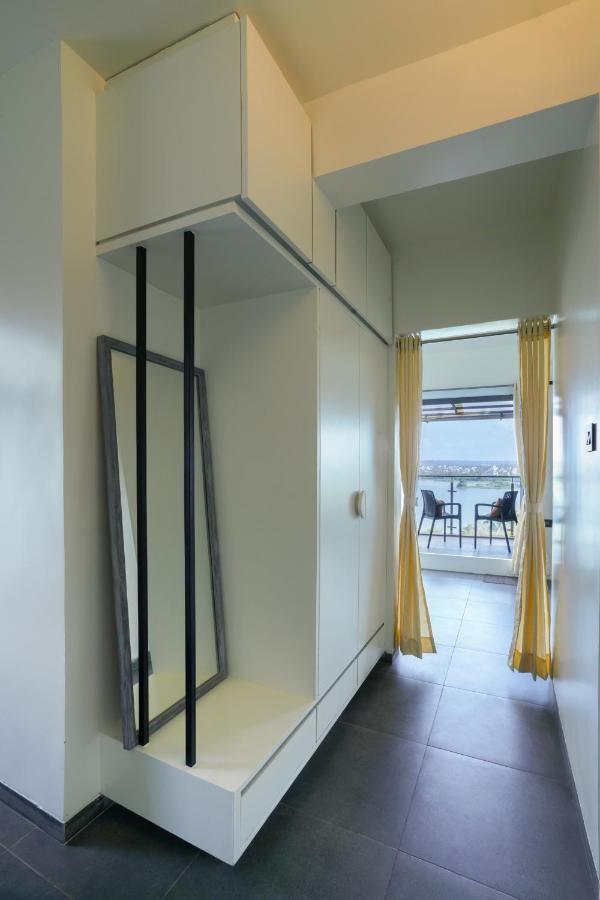 Grey Stone - Lakefront Penthouse Family Rooms Kolhapur Exteriör bild