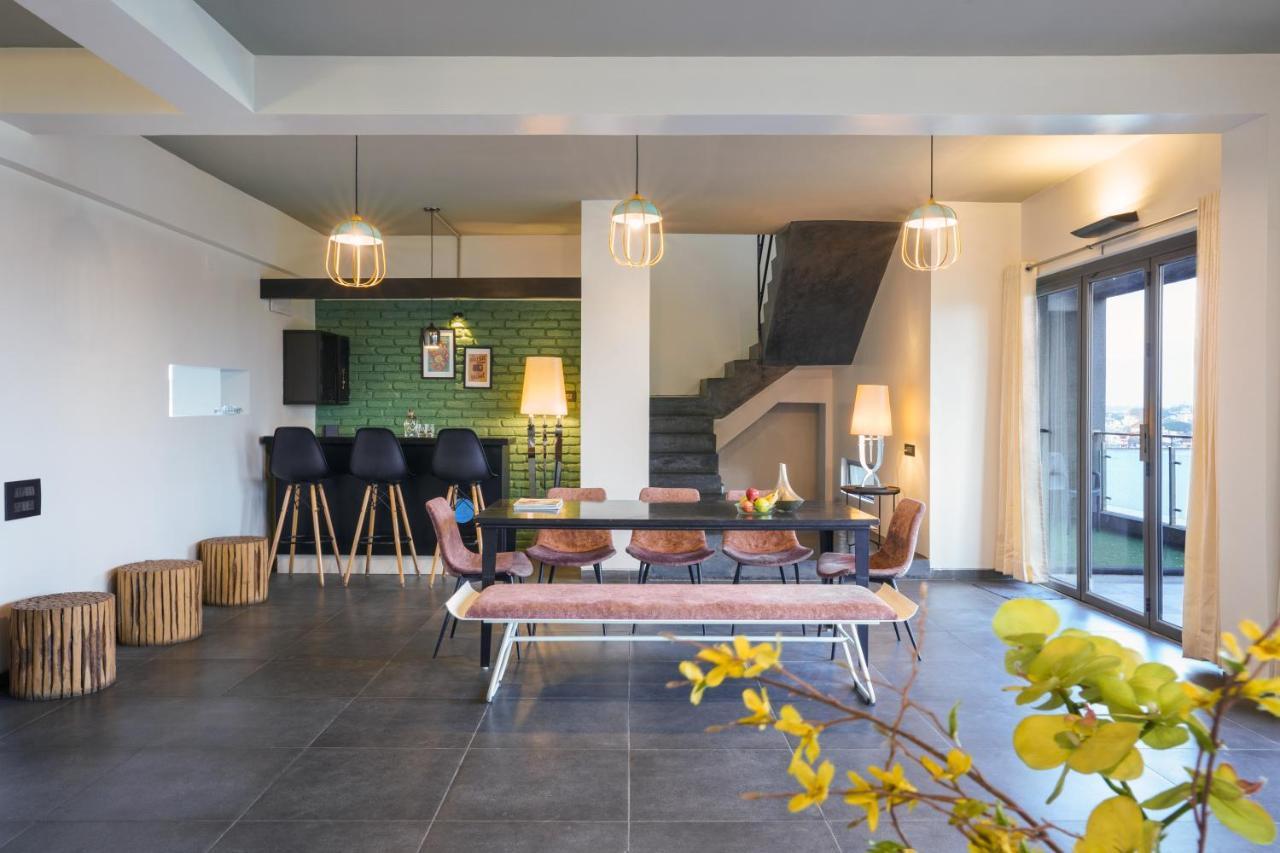 Grey Stone - Lakefront Penthouse Family Rooms Kolhapur Exteriör bild