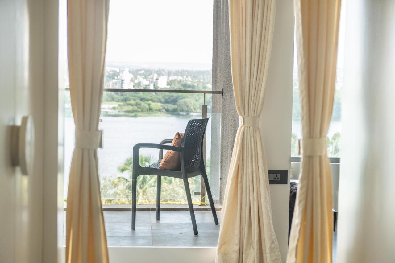 Grey Stone - Lakefront Penthouse Family Rooms Kolhapur Exteriör bild