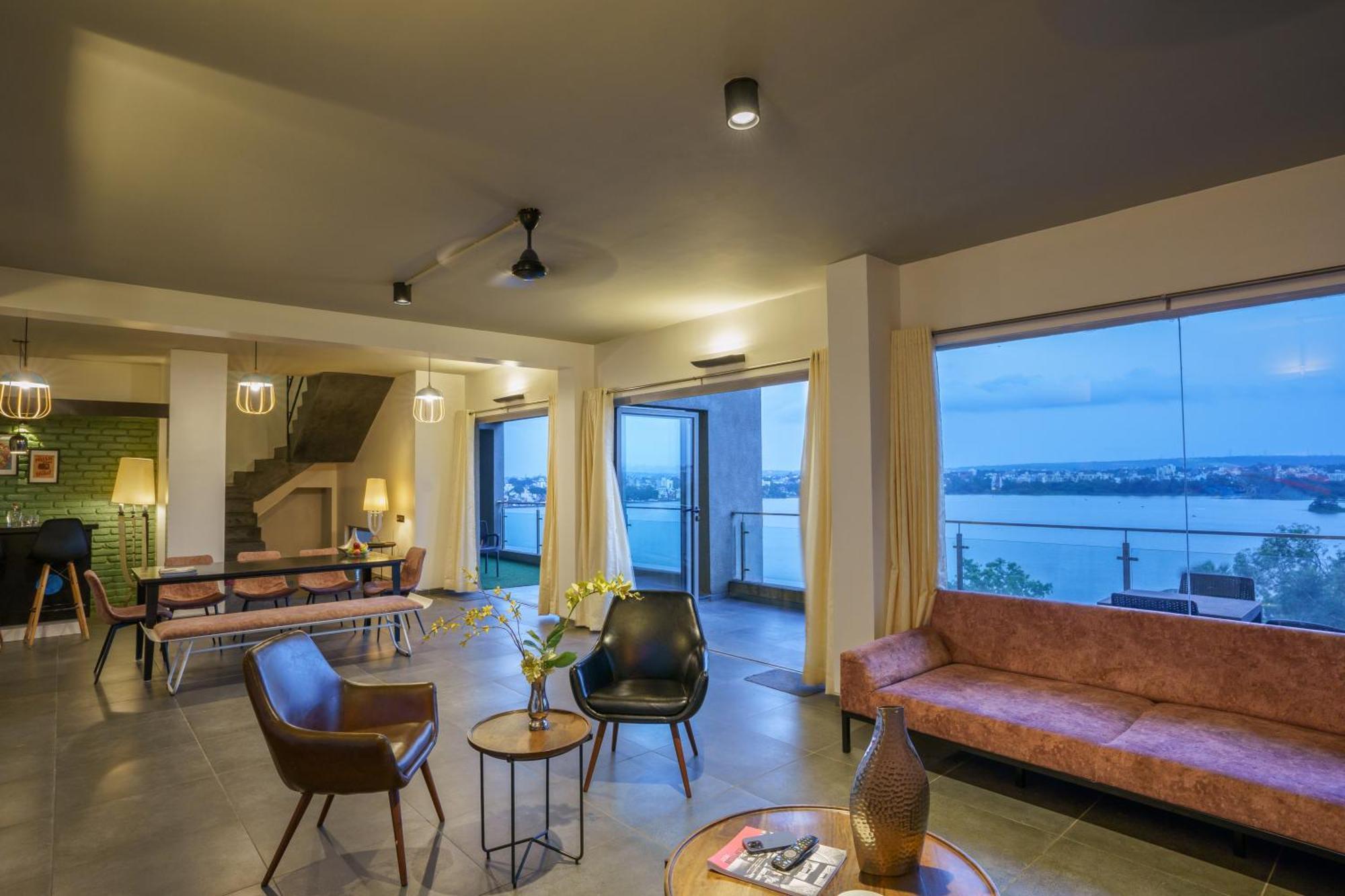 Grey Stone - Lakefront Penthouse Family Rooms Kolhapur Exteriör bild