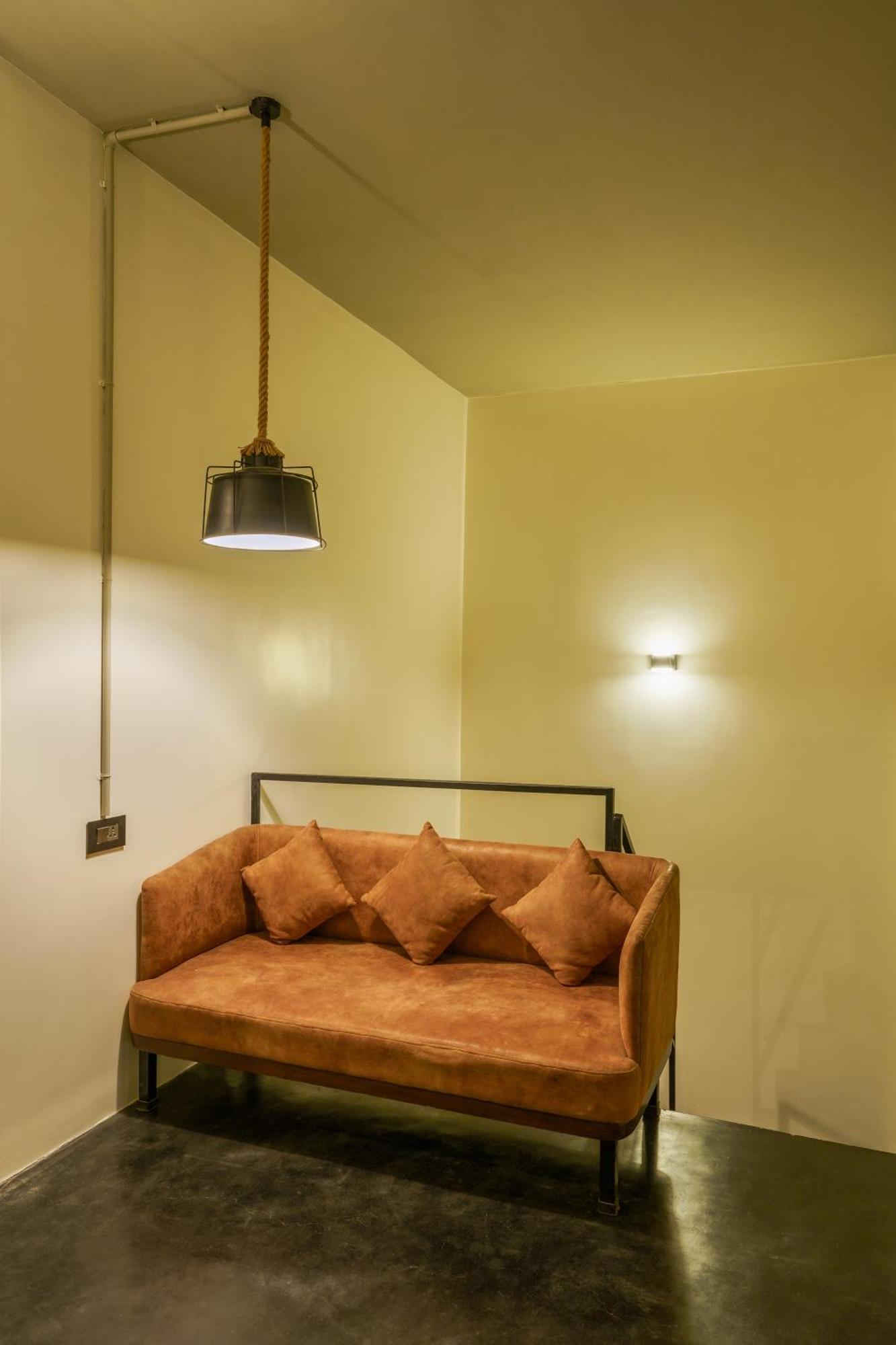 Grey Stone - Lakefront Penthouse Family Rooms Kolhapur Exteriör bild