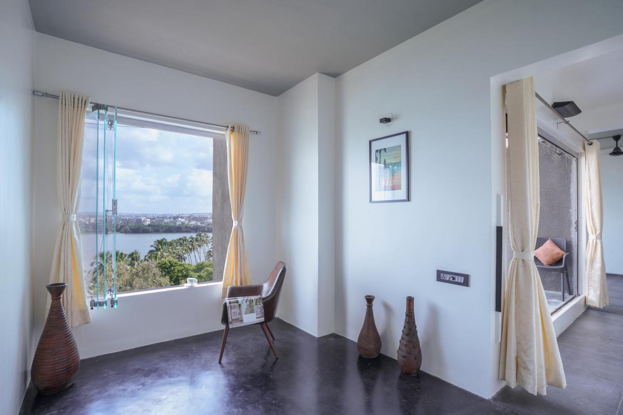 Grey Stone - Lakefront Penthouse Family Rooms Kolhapur Exteriör bild