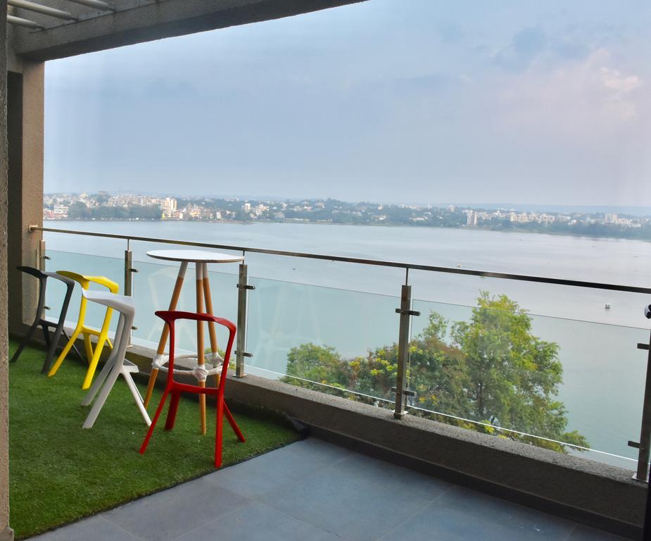 Grey Stone - Lakefront Penthouse Family Rooms Kolhapur Exteriör bild